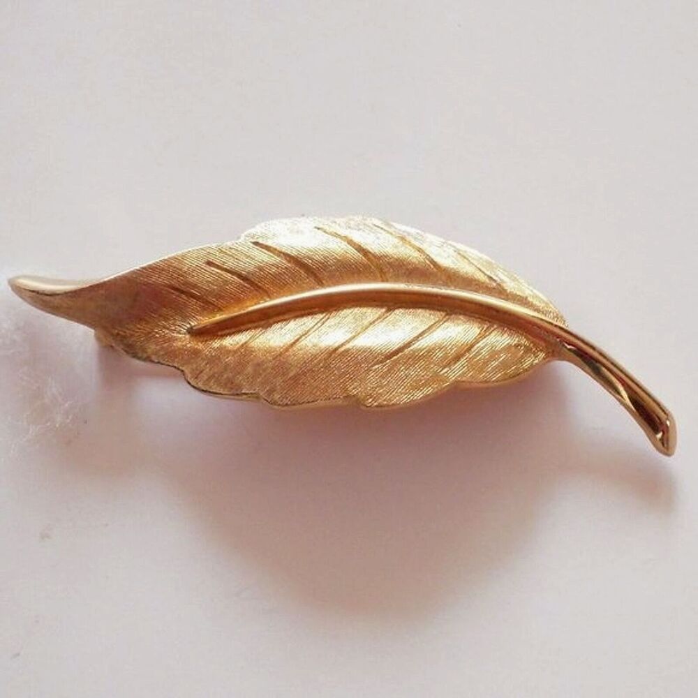 Vintage Avon Leaf Pin Brooch Gold Tone Woodland Fairy Nature